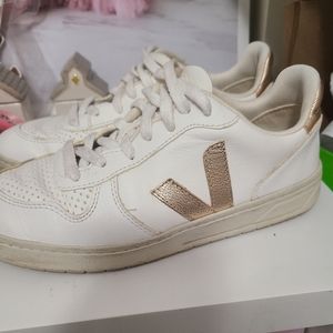 Veja V-10 Bicolor Metallic Low-Top Sneakers